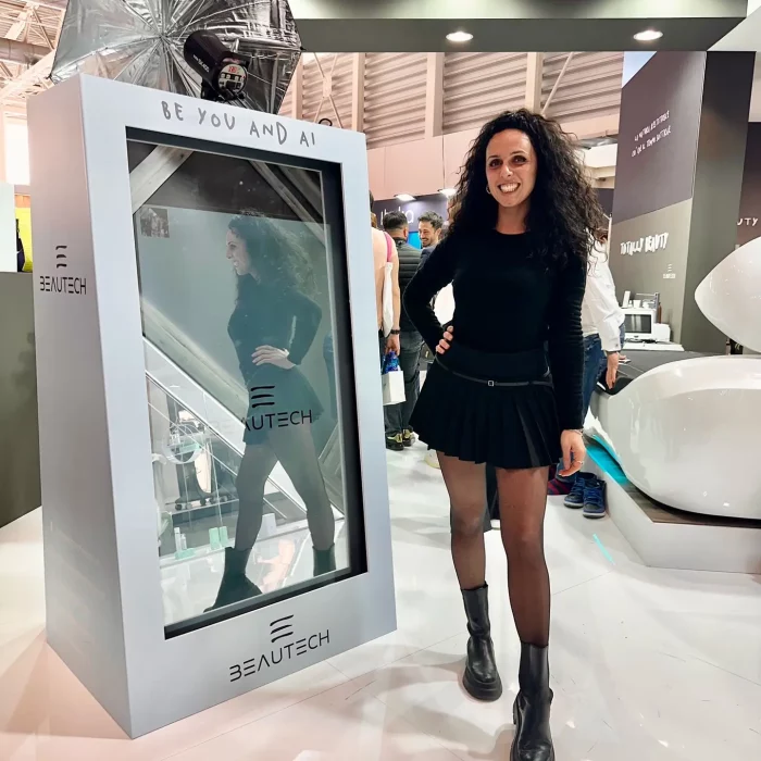 Noleggio magic mirror per marketing aziendale con sfondo virtuale